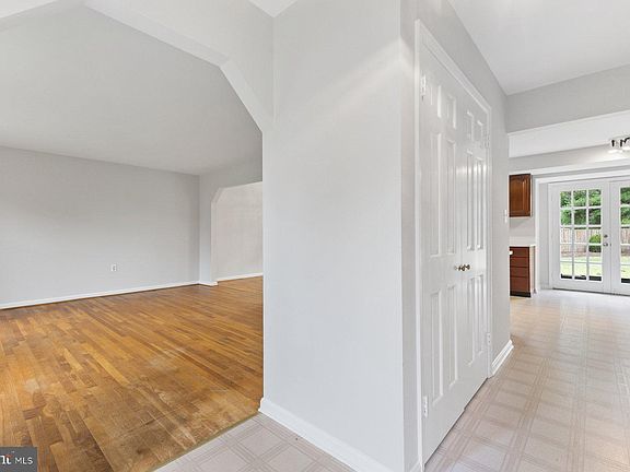 5th image of 4665 Cherry Valley Dr