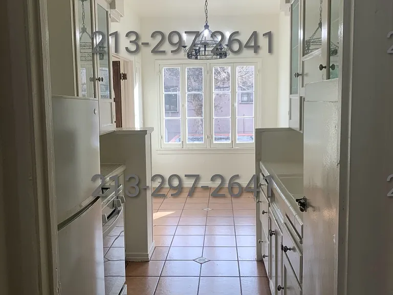 324 S Cochran Ave #8 — Photo 6