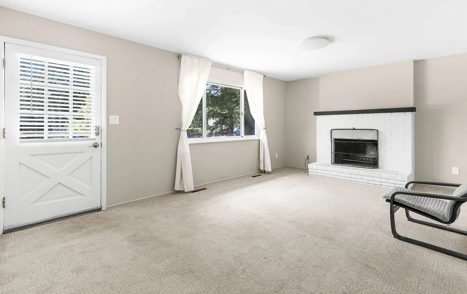 Beautiful 5 Bed 2 Bath South Boulder Home Available Now! — Photo 3