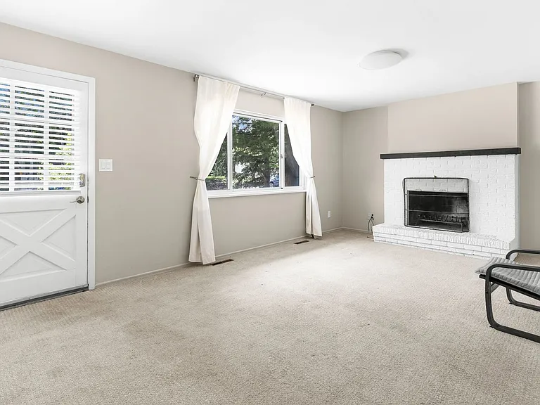 3295 Emerson Ave — Photo 3