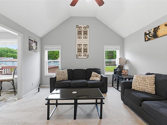2nd image of 209 Dawn Ave