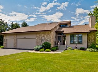 6315 Deerwood Dr, Crystal Lake, IL 60012