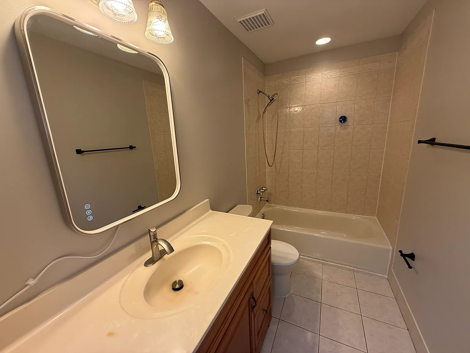 3 bed, 1440 sqft, $2,300 — Photo 3