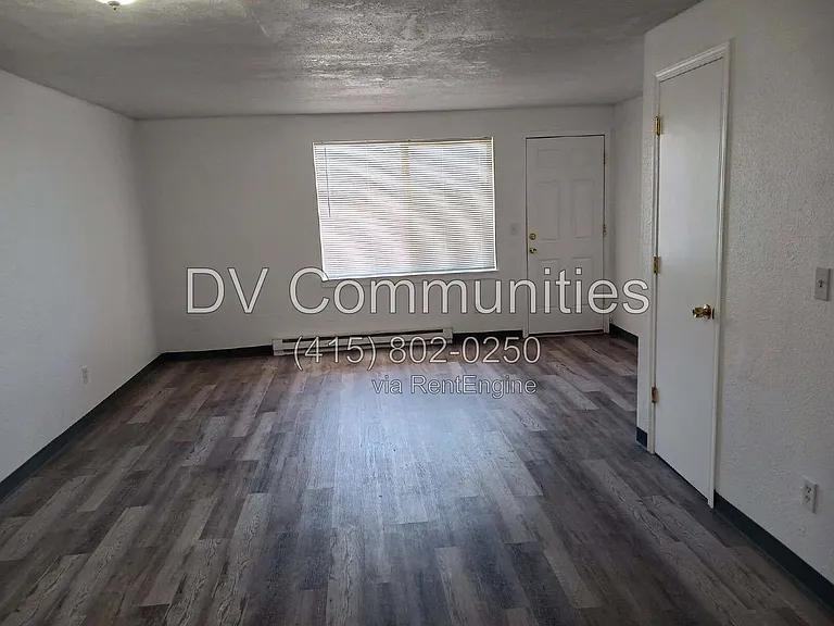 389 NE 10th St #12 — Photo 3