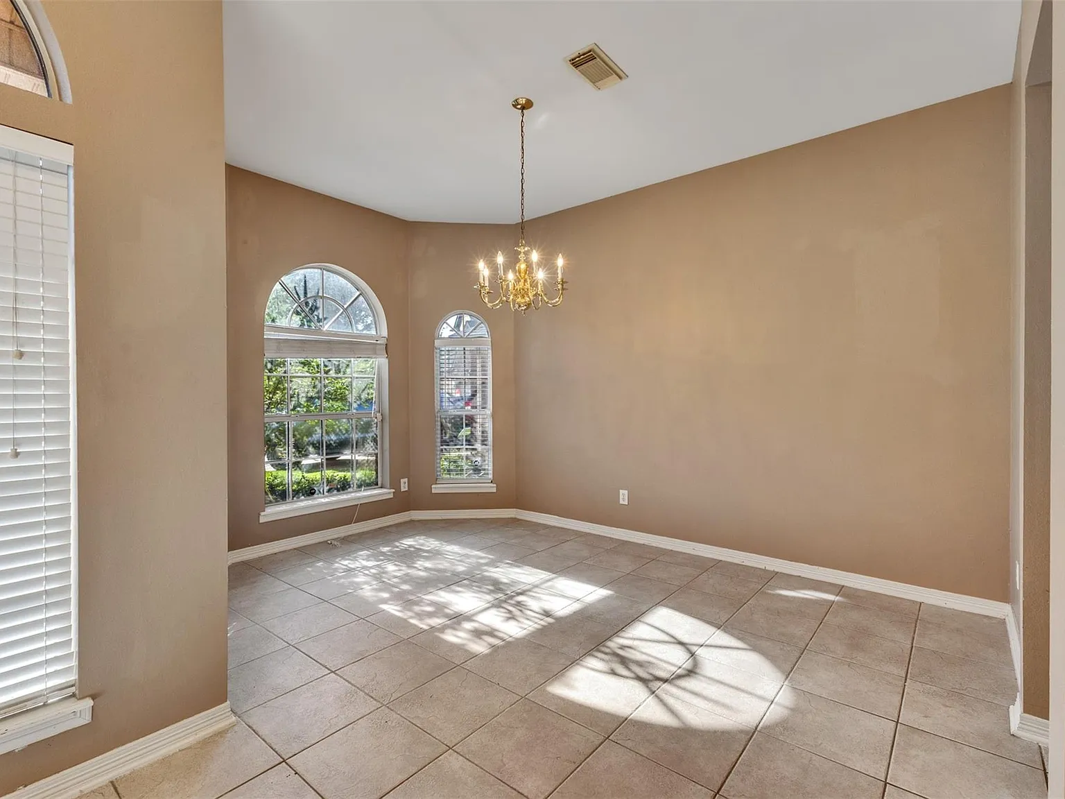 4 bed, 3.5 bath, 2784 sqft, $2,500 — Photo 4