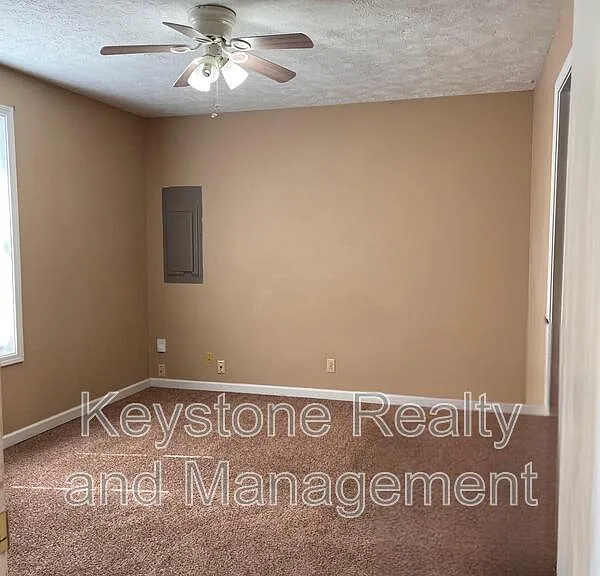 665 Artic Ave — Photo 2