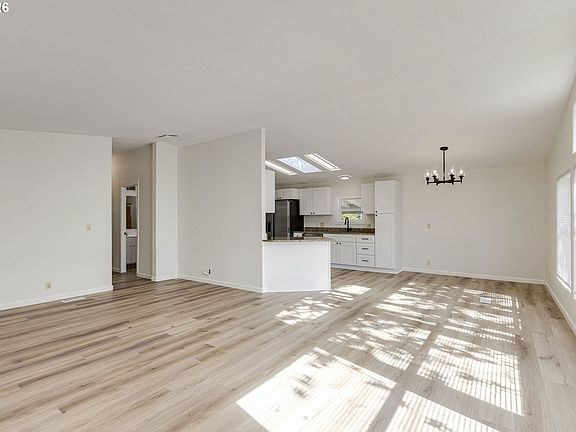 5th image of 5047 Springfield Ct N