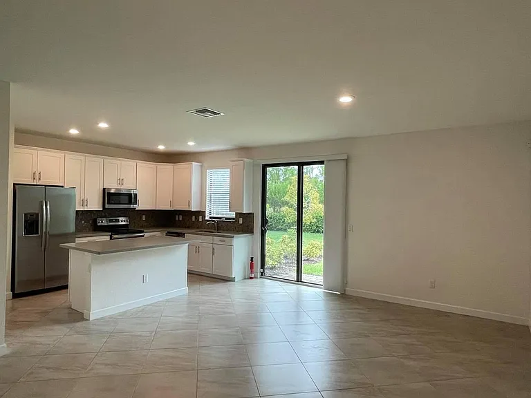 12932 Anthorne Ln — Photo 4