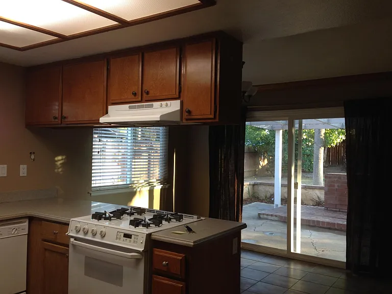 9784 Bolton Ave — Photo 17