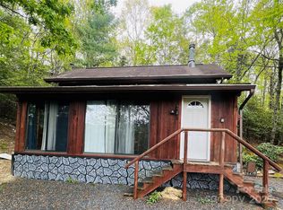 84 Bear Wallow Dr, Spruce Pine, NC 28777