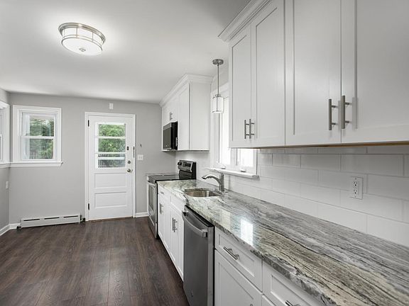 4th image of 48 Oakland Ave
