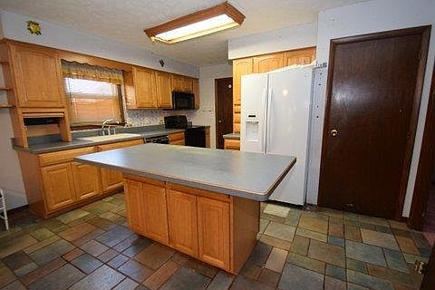 4th image of 875 Summerfield Ln