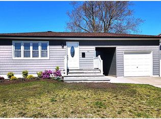 98 Massapequa Ave, Massapequa, NY 11758