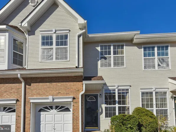 6 Gallop Ln #306, Somerset, NJ 08873