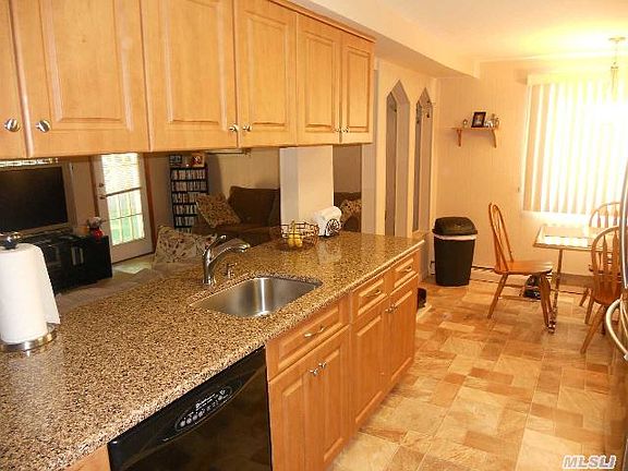 2nd image of 30 Hewes St