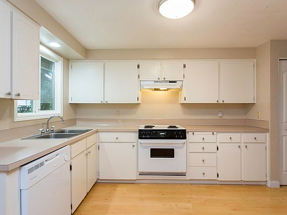4th image of 338 SE 33rd Ave