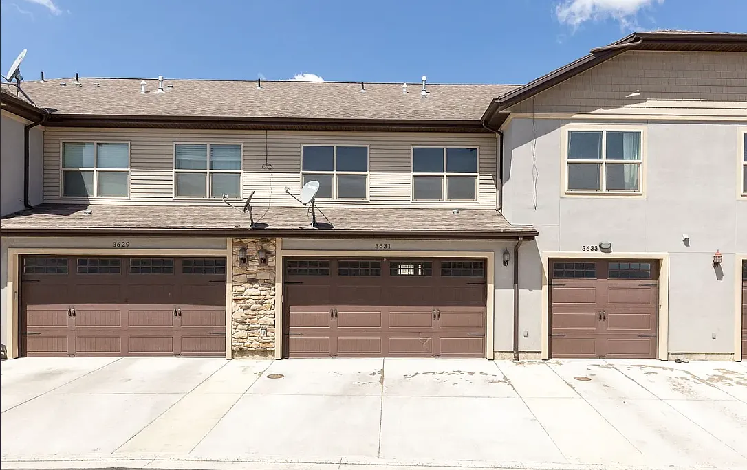 3 bed, 1333 sqft, $2,297 — Photo 2