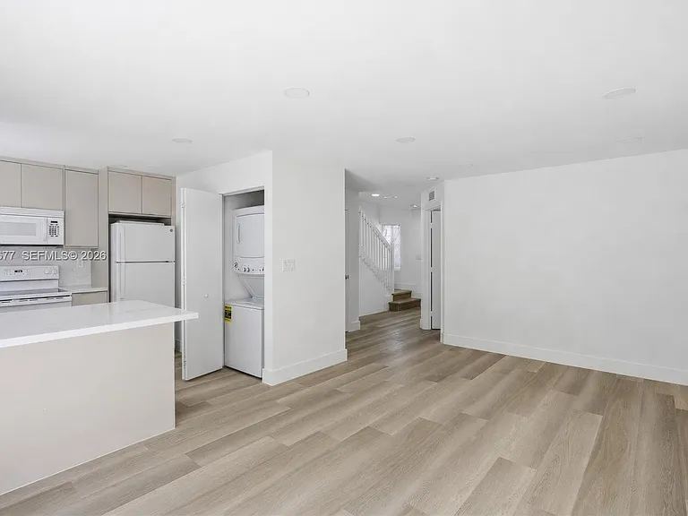 82 SW 3rd Ct — Photo 18