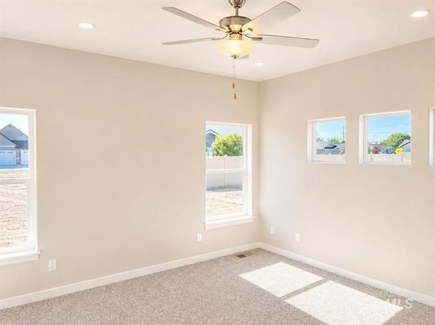 Spacious New Build for Rent! 4 bed/2 bath/ 2 Car Garage — Photo 4