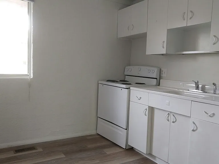 730 W 25th St #B — Photo 2