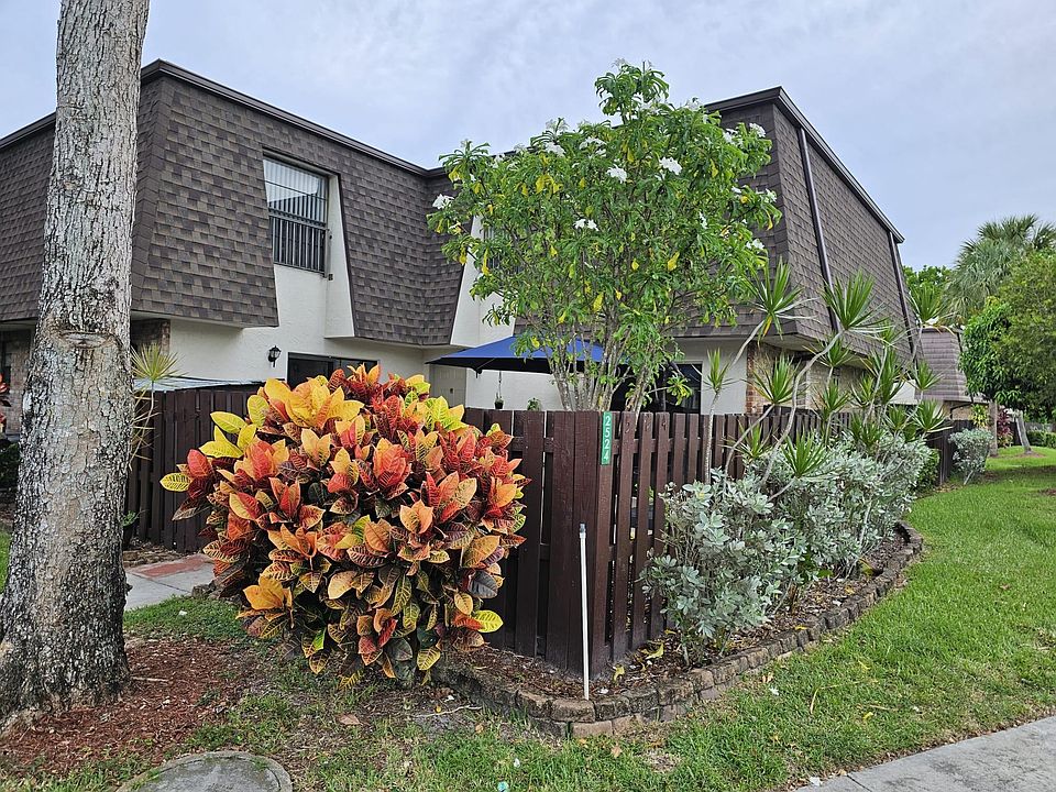 1st image of 2524 NW 99th Avenue