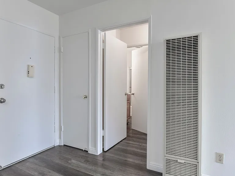 1799 N Hollywood Way — Photo 58