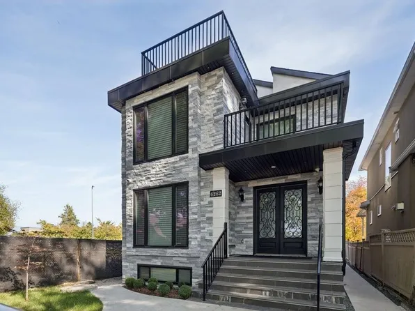 6262 Battison St #2, Vancouver, BC V5S 3M8