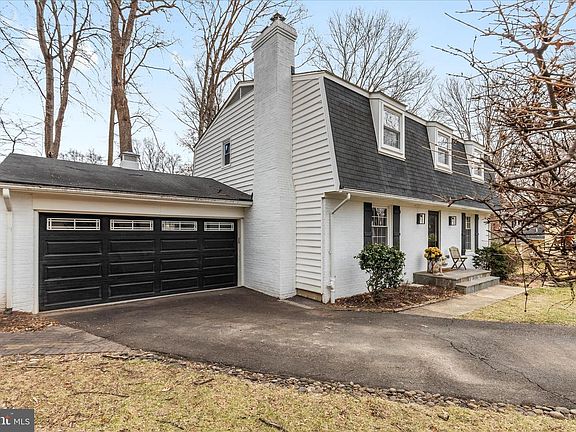 3rd image of 1002 Kerge Ct SE