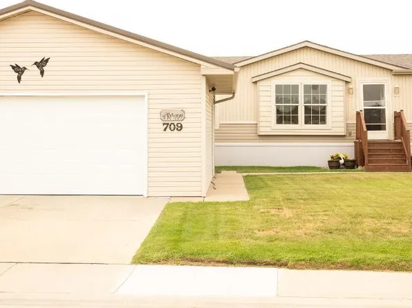 709 Foxtail Dr #709, Minot, ND 58701
