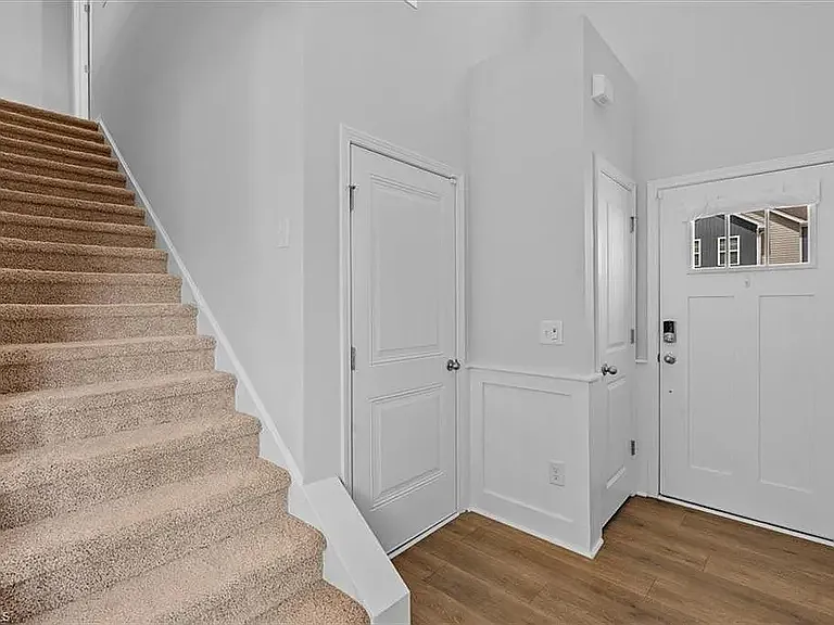 1010 Henson Park Dr — Photo 2