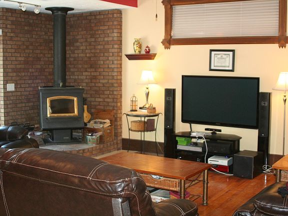 Living Room / Fire Place