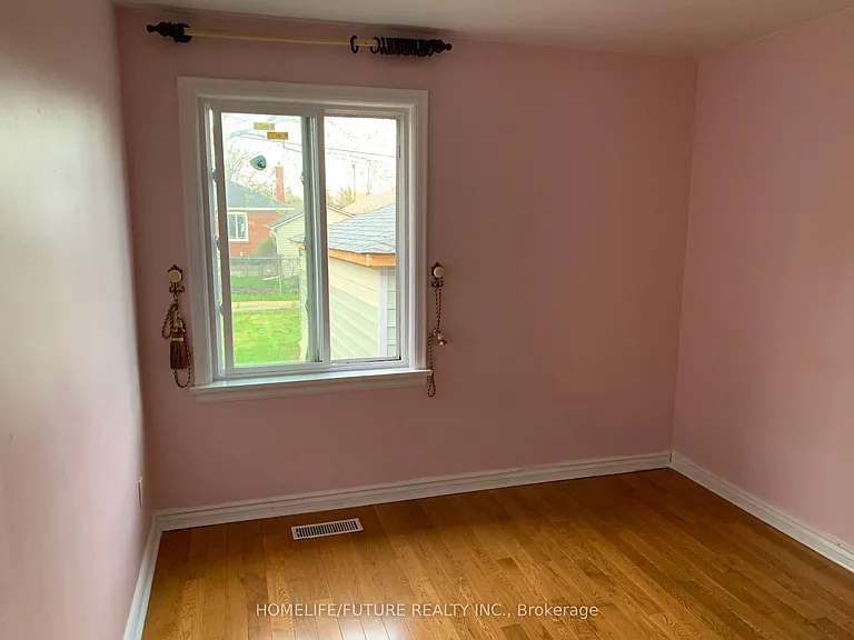 1 Maxim Cres #MAIN — Photo 10