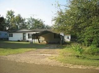 105 Milton Ln, Longview, TX 75602