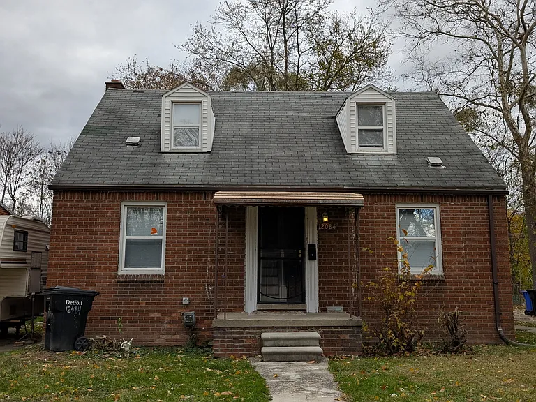 12084 Vaughan St — Photo 2