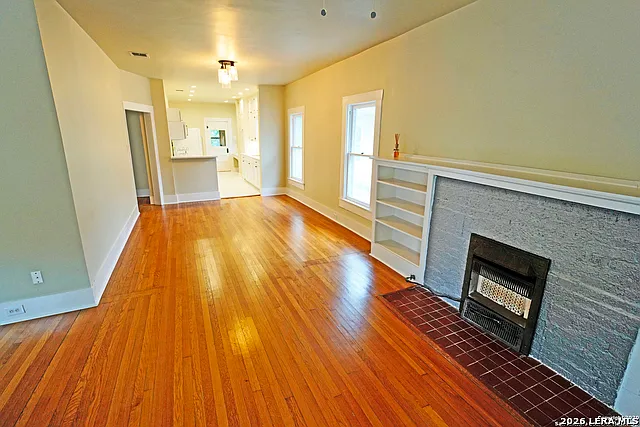 412 E Myrtle St — Photo 11