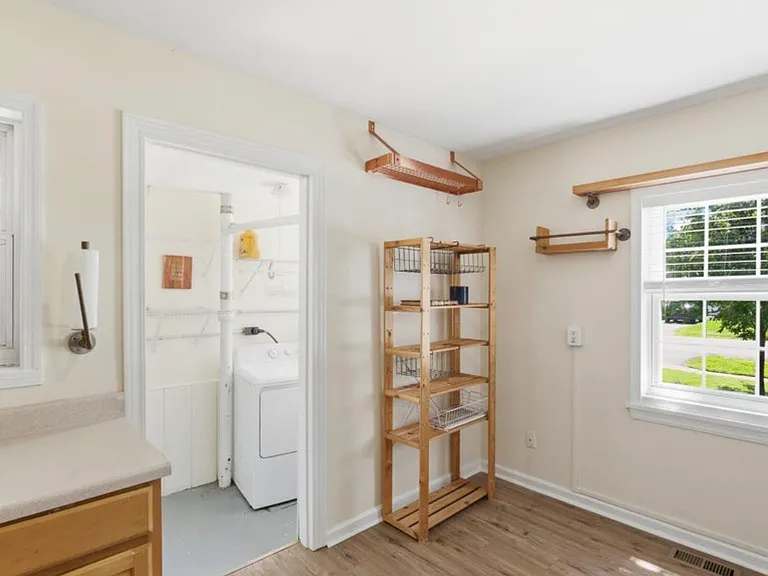 427 Harris Pl — Photo 5
