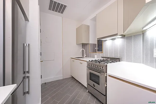 Rented by Akam Sales and Brokerage | media 17
