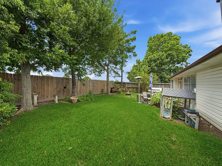 411 Forest Hills Dr — Photo 18