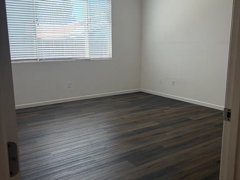 3305 S Meadowbrook St — Photo 5