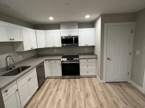 221 Lind Ave NW #A, Renton, WA 98057