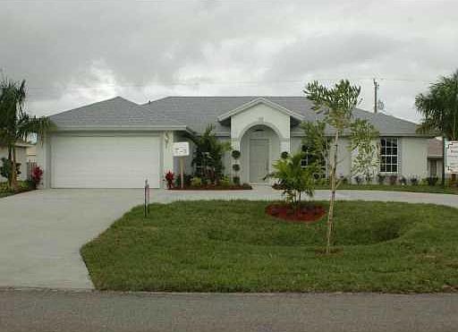 1st image of 767 NW Floresta Dr