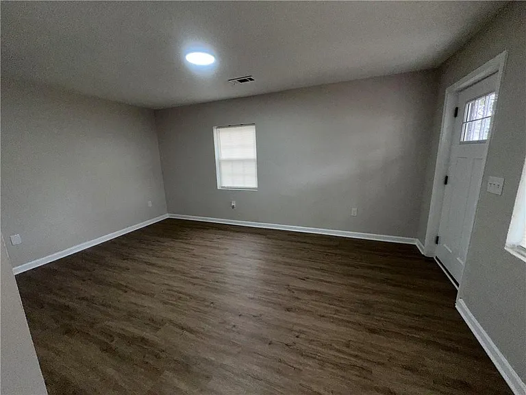 207 South Ave SE — Photo 6