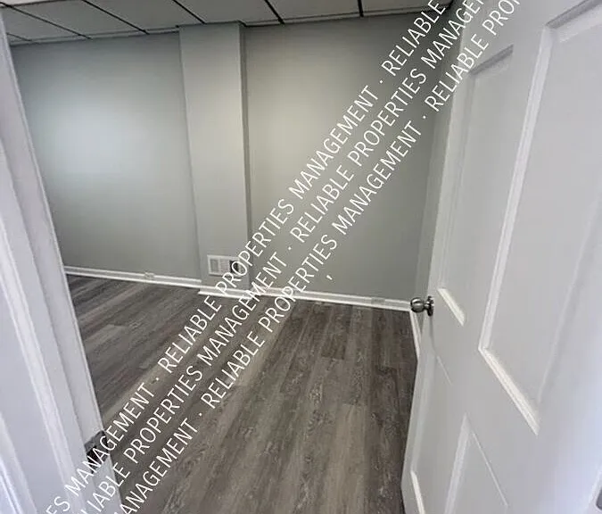 910 Broadway — Photo 10
