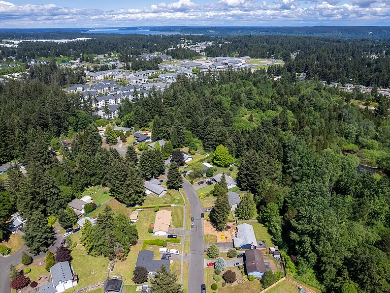 8442 Hawksridge Dr SE — Photo 32