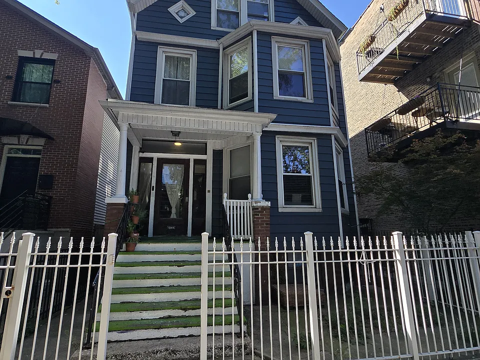 1945 W Roscoe St #2