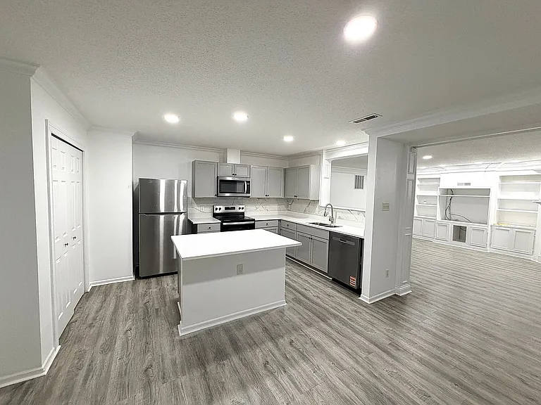 10882 Emery Dr — Photo 4