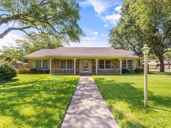 1249 Wedgewood Dr, Cleburne, TX 76033