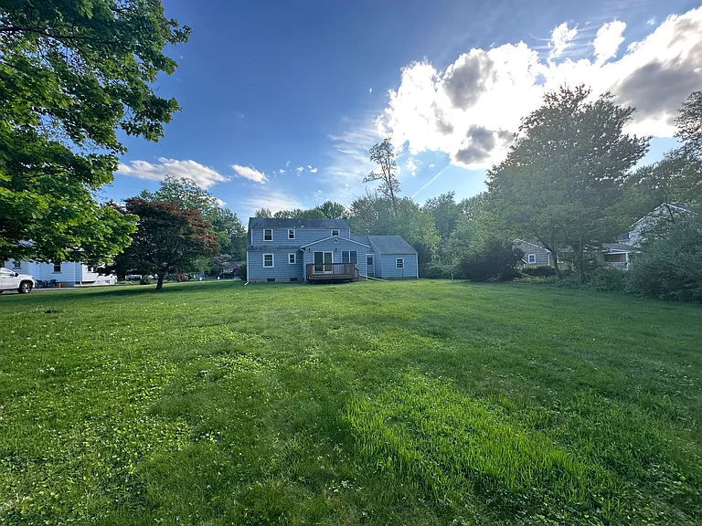 Frank St — Photo 2