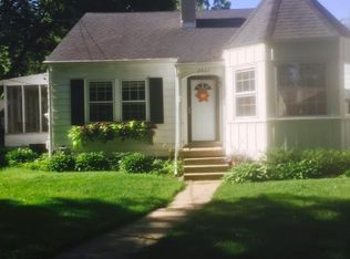 2422 Gilmour St SE, East Grand Rapids, MI 49506