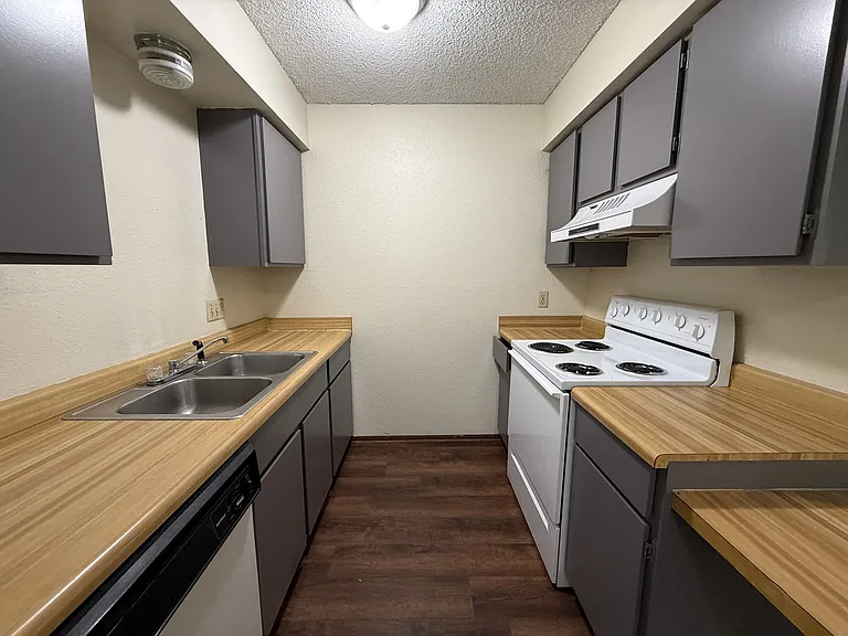 405 S Hester St #D — Photo 2